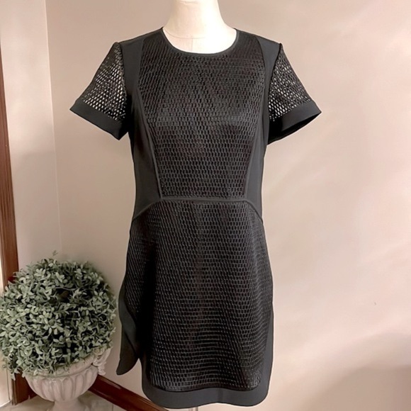 BANANA REPUBLIC dress black DOLPHIN HEM mesh / fishnet overlay size 14P - Picture 1 of 17